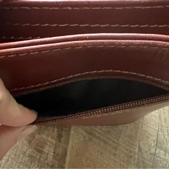 Vera Pelle Italy Small Brown
Leather Zip Front Crossbody
Bag, 7.5" x7.5" - Picture 14 of 16